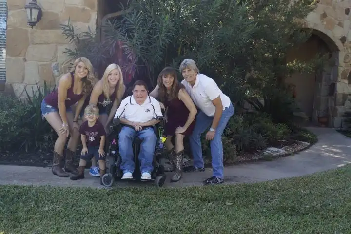 Kristen Cox with family